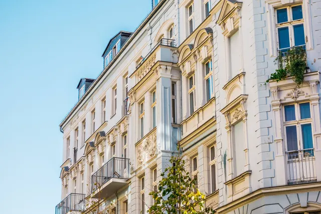 Referenzobjekt: Mehrfamilienhaus mit Stuckfassade
